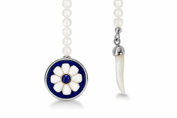VEZZO LAPEL CHAIN CON FIORE MADREPERLA ORO E LAPISLAZZULI 