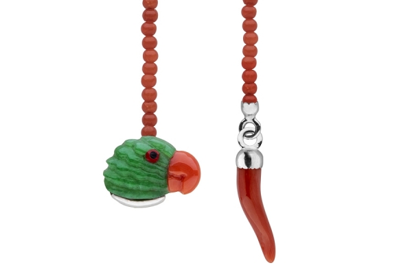 VEZZO lapel chain pappagallo giada e corallo