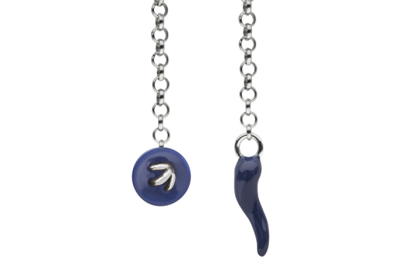 VEZZO lapel chain  ZAMPA DI GALLINA SILVER CON CORNO SMALTO BLU